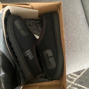 Brand New Ugg Tasman Unisex men size 10 never worn.